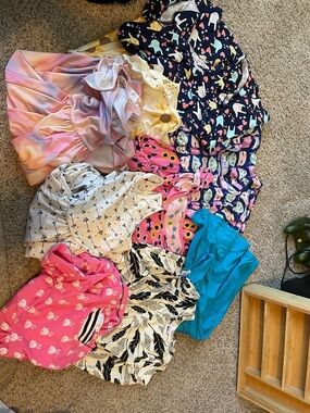 Girls 3/4 dresses  there 9 dresses